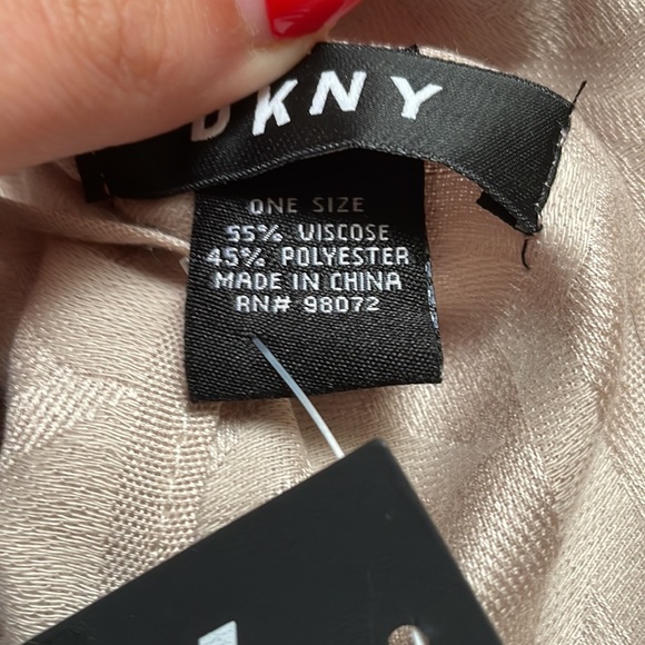 🧣 DKNY shawl/scarf🧣 - Picture 3 of 3